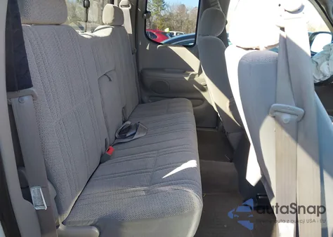 2000 Toyota Tundra Sr5 V8 z USA, uszkodzony, nr VIN 5TBBT4419YS021909